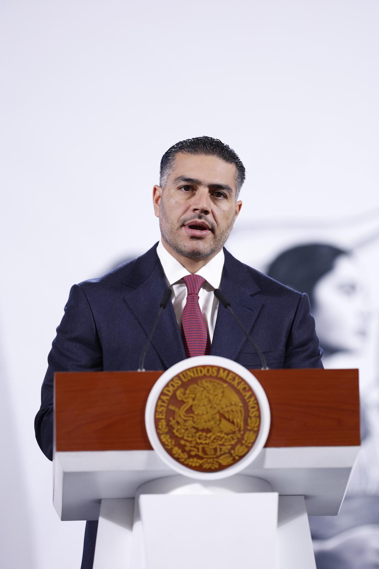 El secretario de Seguridad y Protección Ciudadana, Omar García Harfuch, habla durante una rueda de prensa este martes, en el Palacio Nacional, en Ciudad de México (México). EFE/ Sáshenka Gutiérrez