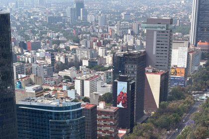 Panorámica donde se ve el monumento Ángel de la Independencia, en la Ciudad de México (México). EFE/ Alex Cruz