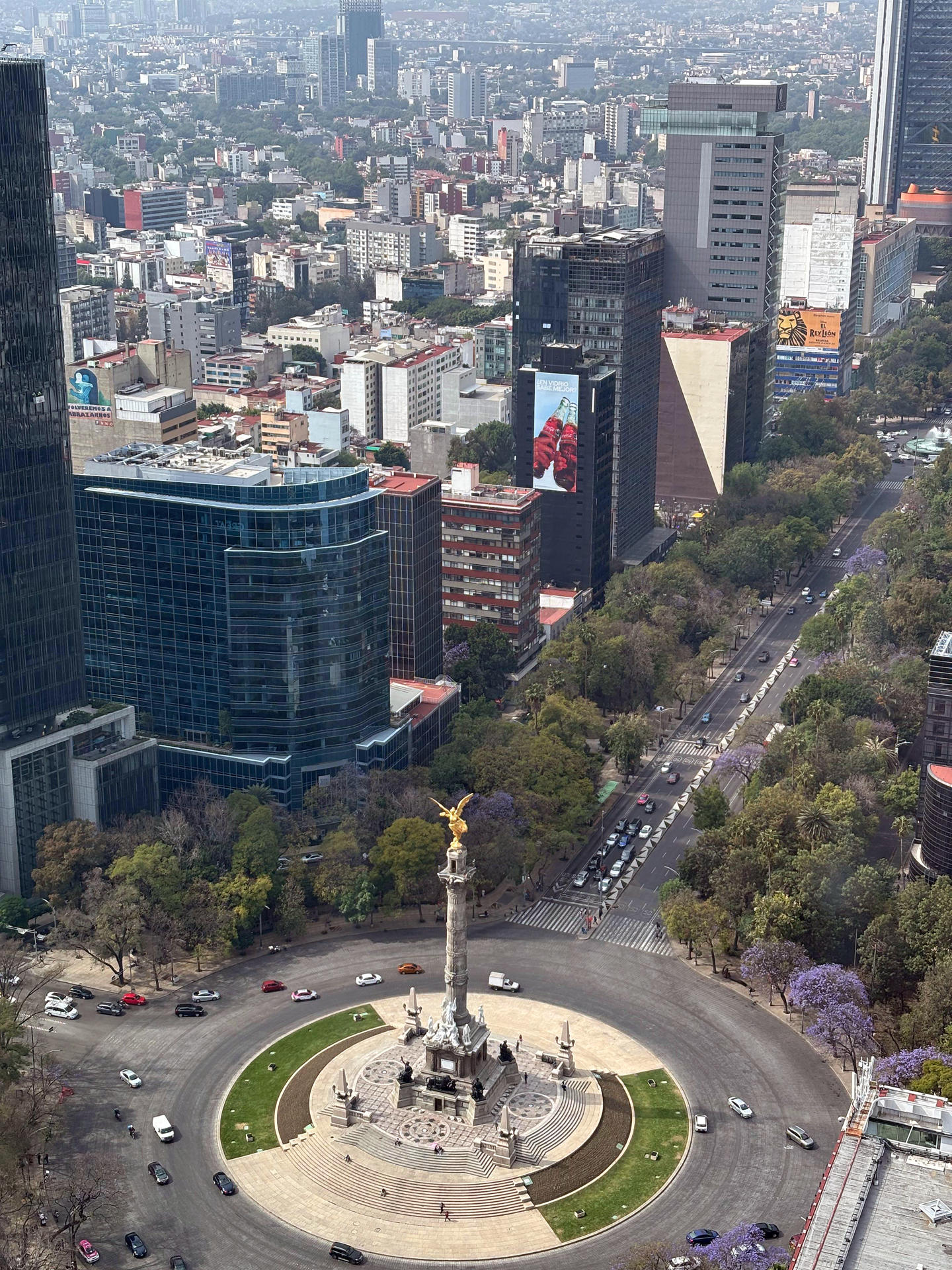 Panorámica donde se ve el monumento Ángel de la Independencia, en la Ciudad de México (México). EFE/ Alex Cruz