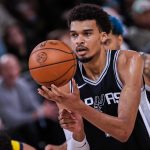 El jugador de los San Antonio Spurs Víctor Wembanyama durante un partido de liga regular de la NBA. EFE/EPA/CHRISTOPHE PETIT TESSON