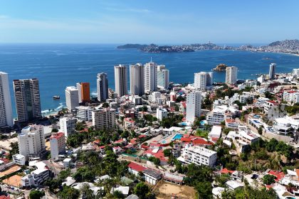 Fotografía aérea que muestra este martes la Bahía de Acapulco en Guerrero (México). EFE/ David Guzmán