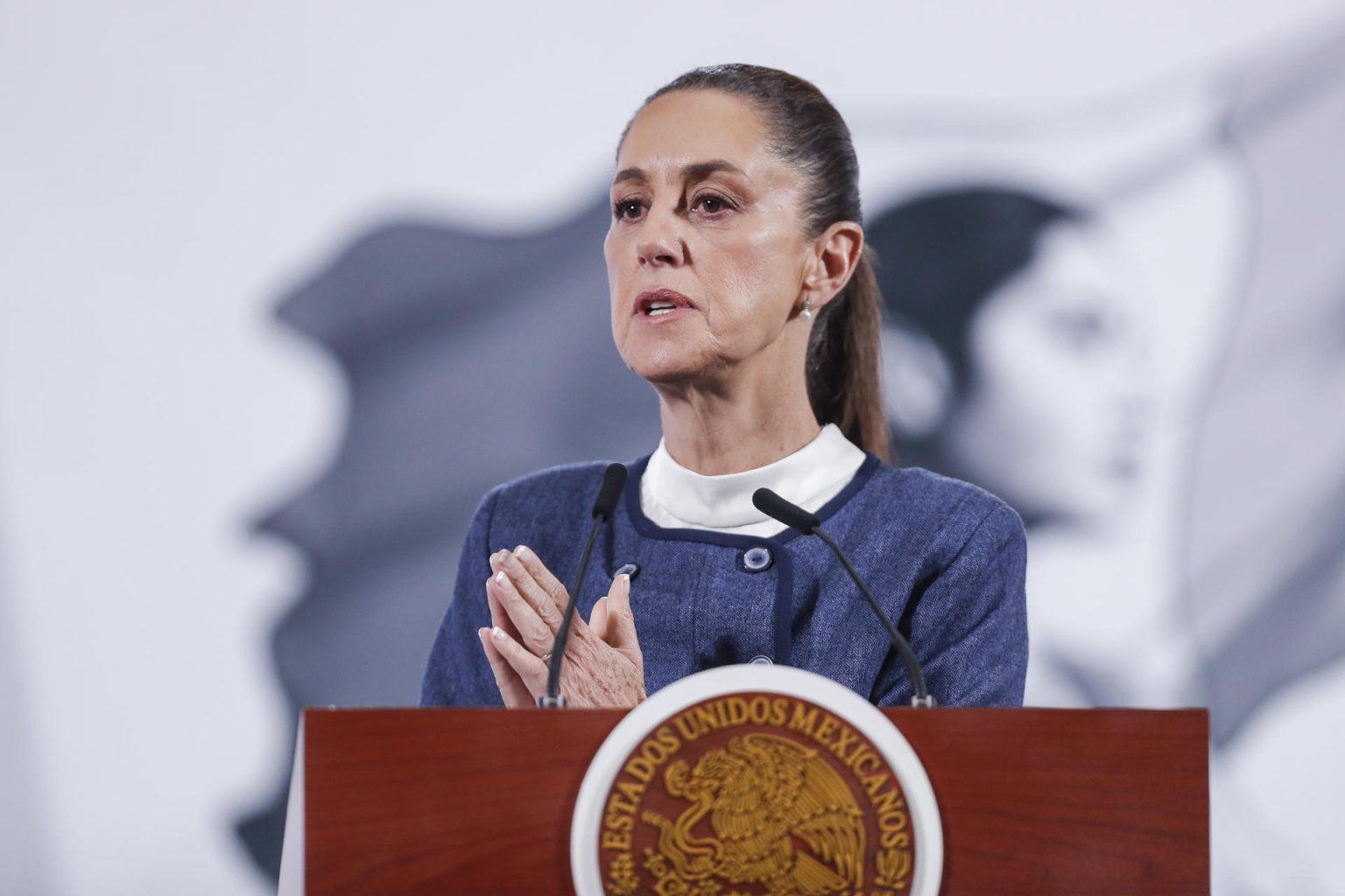 La presidenta de México, Claudia Sheinbaum, participa este miércoles en una rueda de prensa en Palacio Nacional en la Ciudad de México (México). EFE/ Isaac Esquivel