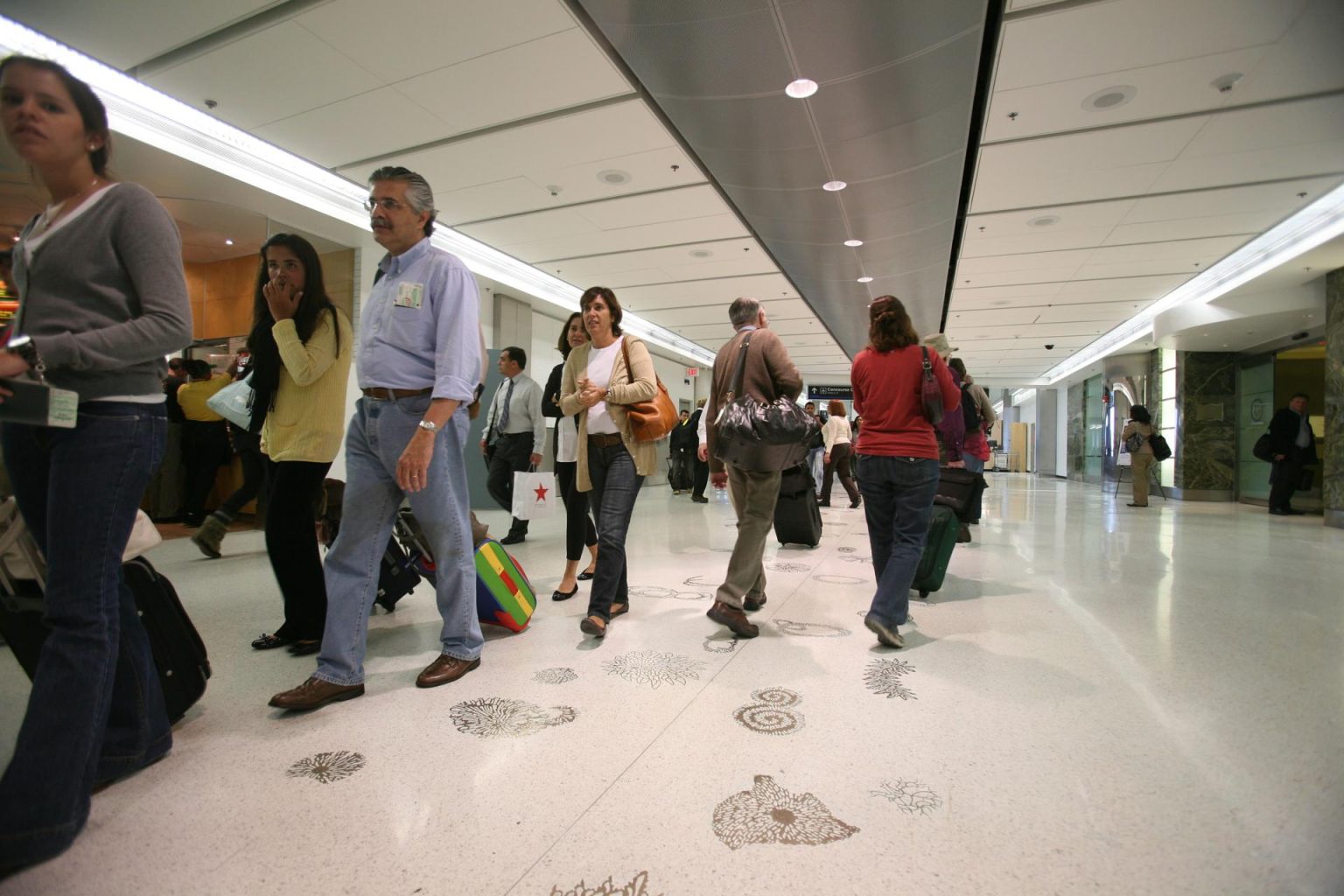 Imagen de archivo tomada en los pasillos del aeropuerto internacional de Miami (FL, EEUU). EFE/John Watson Riley