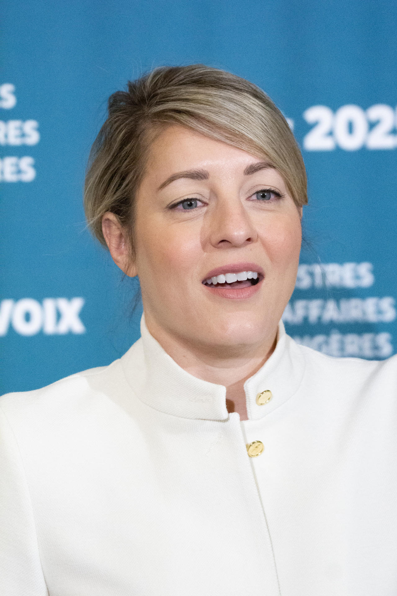 La ministra de Asuntos Exteriores de Canadá, Mélanie Joly, habla en el marco de la reunión de ministros de Exteriores del G7 este viernes, en Charlevoix (Canadá). EFE/ Julio César Rivas
