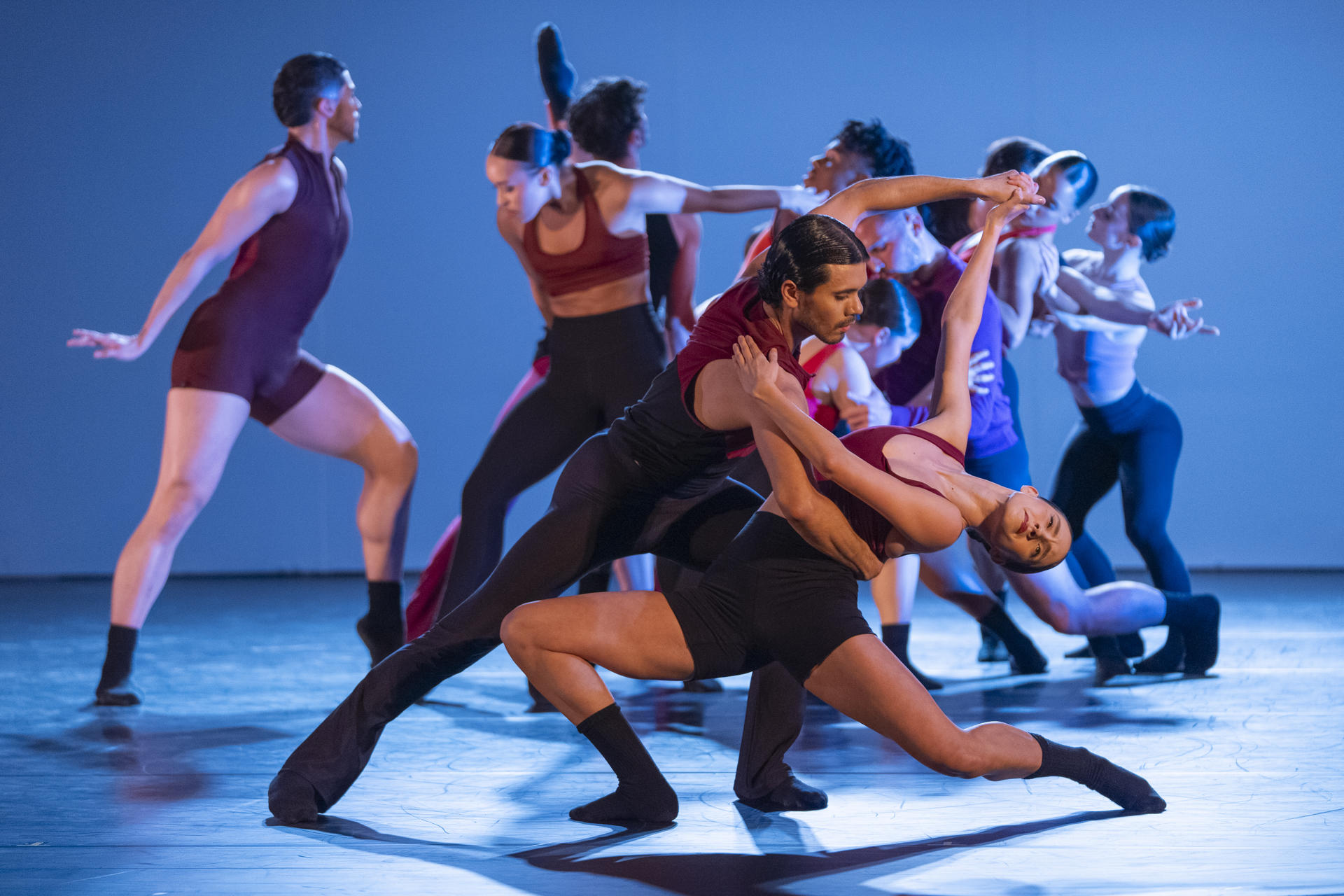 Artistas se presentan en la obra Tango Vitrola este lunes, en el Museo Guggenheim de Nueva York (EE.UU.). EFE/ Ángel Colmenares
