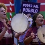 Personas participan en una manifestación en el Día Internacional de Eliminación de la Violencia contra la Mujer en San Juan (Puerto Rico). Imagen de archivo. EFE/ Thais Llorca