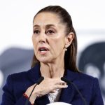 La presidenta de México, Claudia Sheinbaum, habla durante su rueda de prensa matutina este lunes, en el Palacio Nacional de Ciudad de México (México). EFE/ Sáshenka Gutiérrez