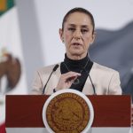 La presidenta de México, Claudia Sheinbaum, habla durante una rueda de prensa este martes, en Palacio Nacional en Ciudad de México (México). EFE/ Isaac Esquivel