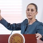 La presidente de México, Claudia Sheinbaum, habla durante su rueda de prensa matutina este jueves, en el Palacio Nacional de Ciudad de México (México). EFE/ Isaac Esquivel