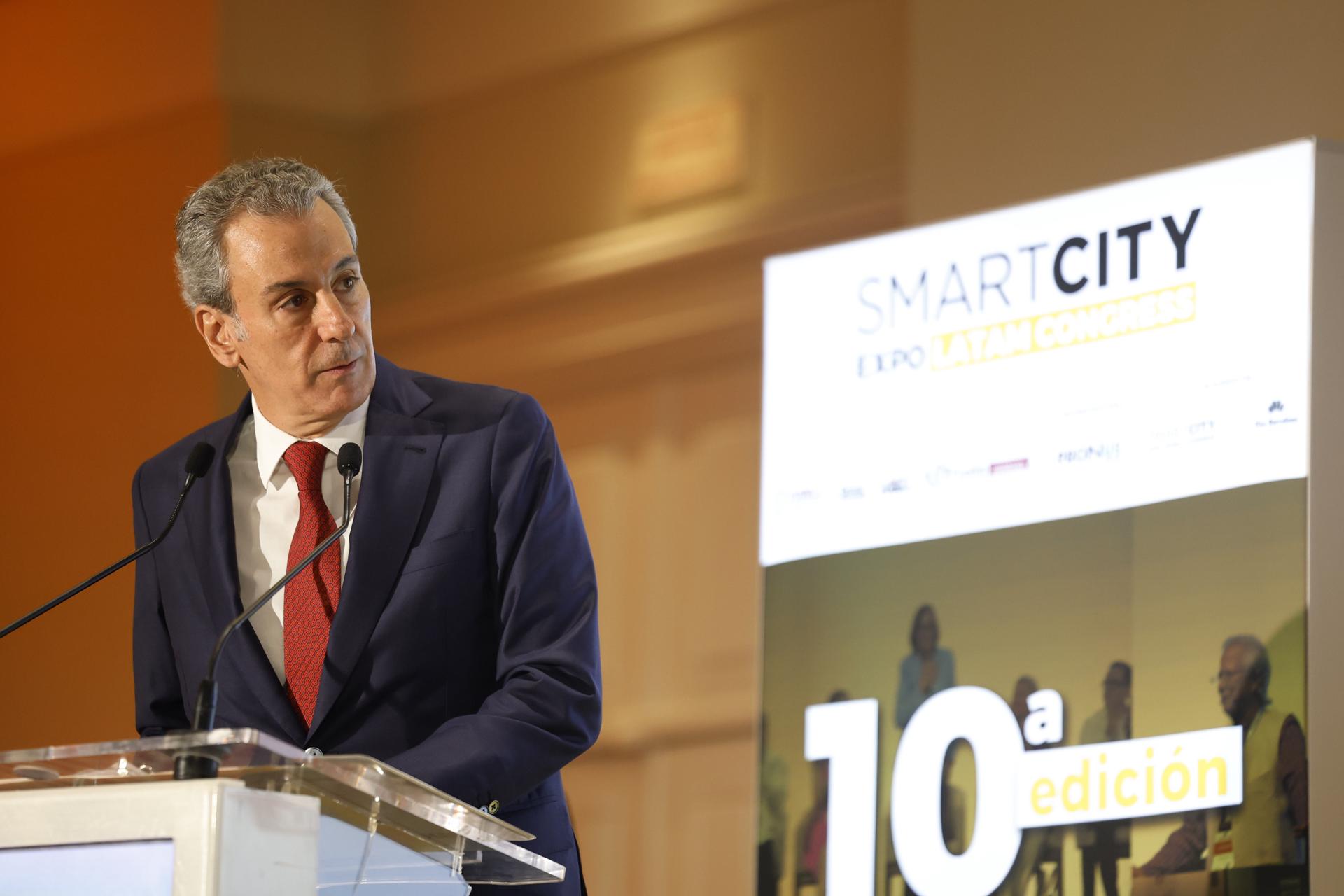 El presidente municipal de Puebla, José Chedraui, habla durante una rueda de prensa en Ciudad de México (México). EFE/Sáshenka Gutiérrez
