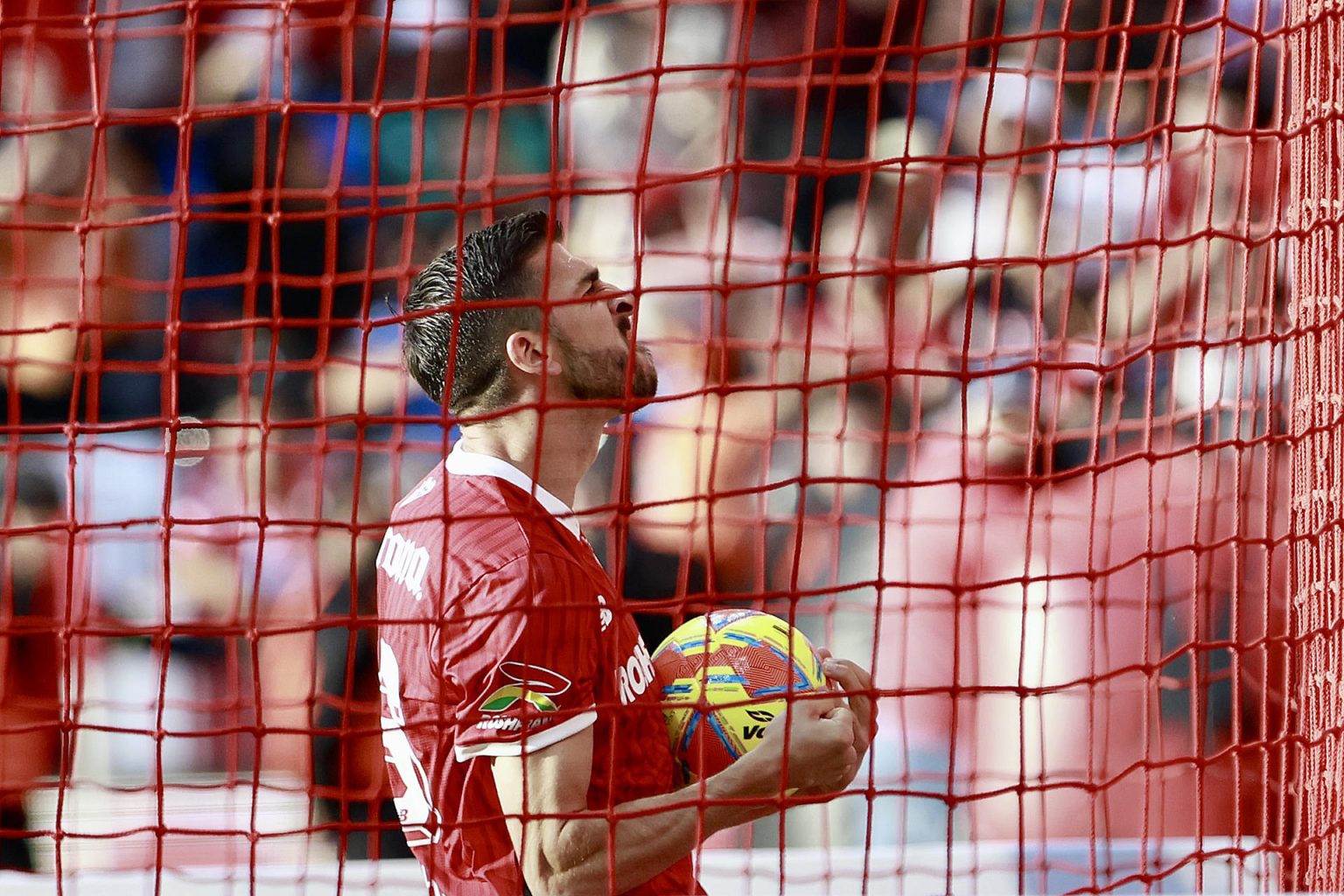 Joao Dias del Toluca celebra un gol al Necaxa este sábado en partido de la undécima jornada del torneo Clausura mexicano jugado en el estadio Nemesio Diez de Toluca. EFE/ Alex Cruz