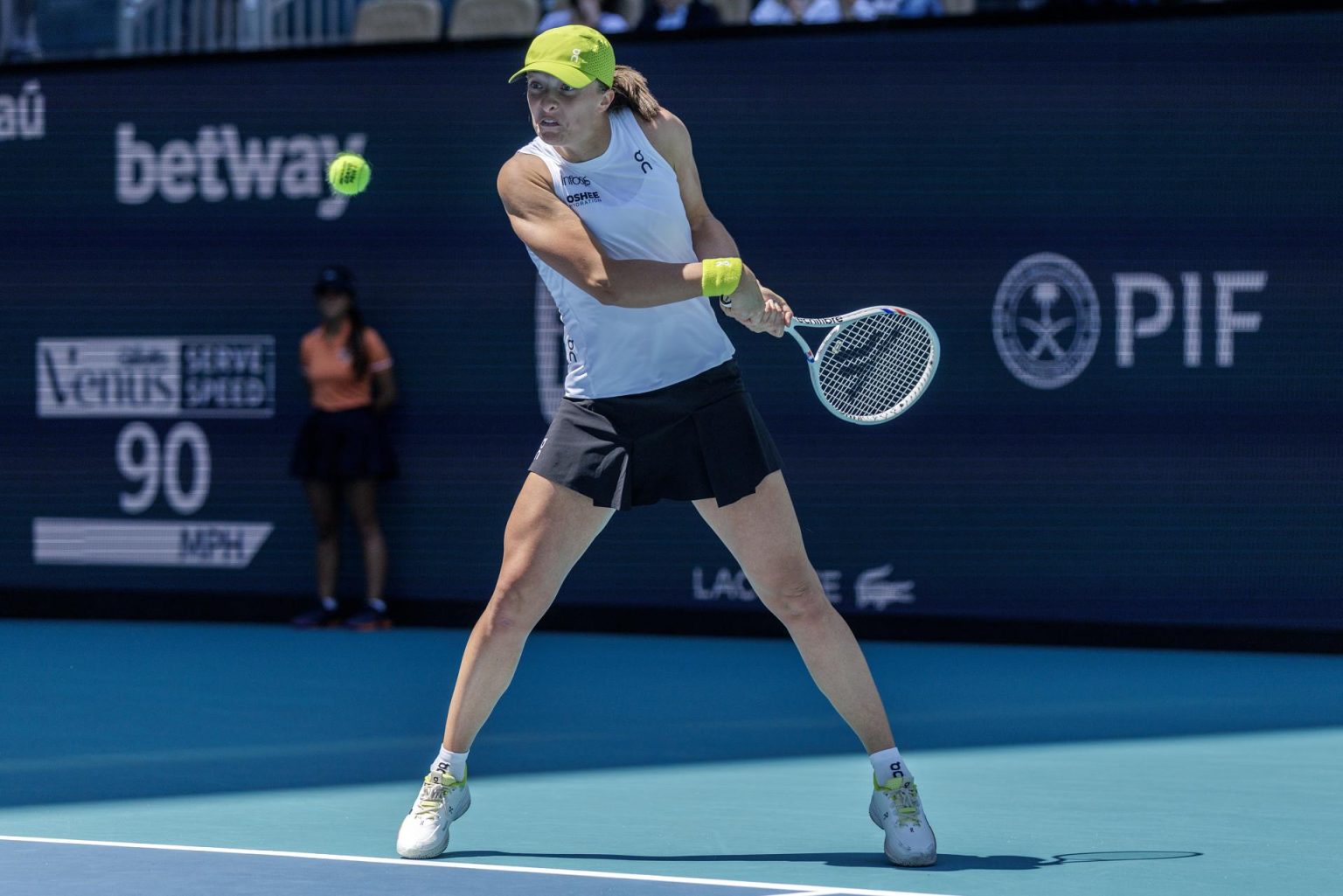 La polaca Iga Swiatek ganó a la francesa Caroline Garcia en su debut en segunda ronda del Masters 1.000 de Miami (Estados Unidos). EFE/EPA/CRISTOBAL HERRERA-ULASHKEVICH