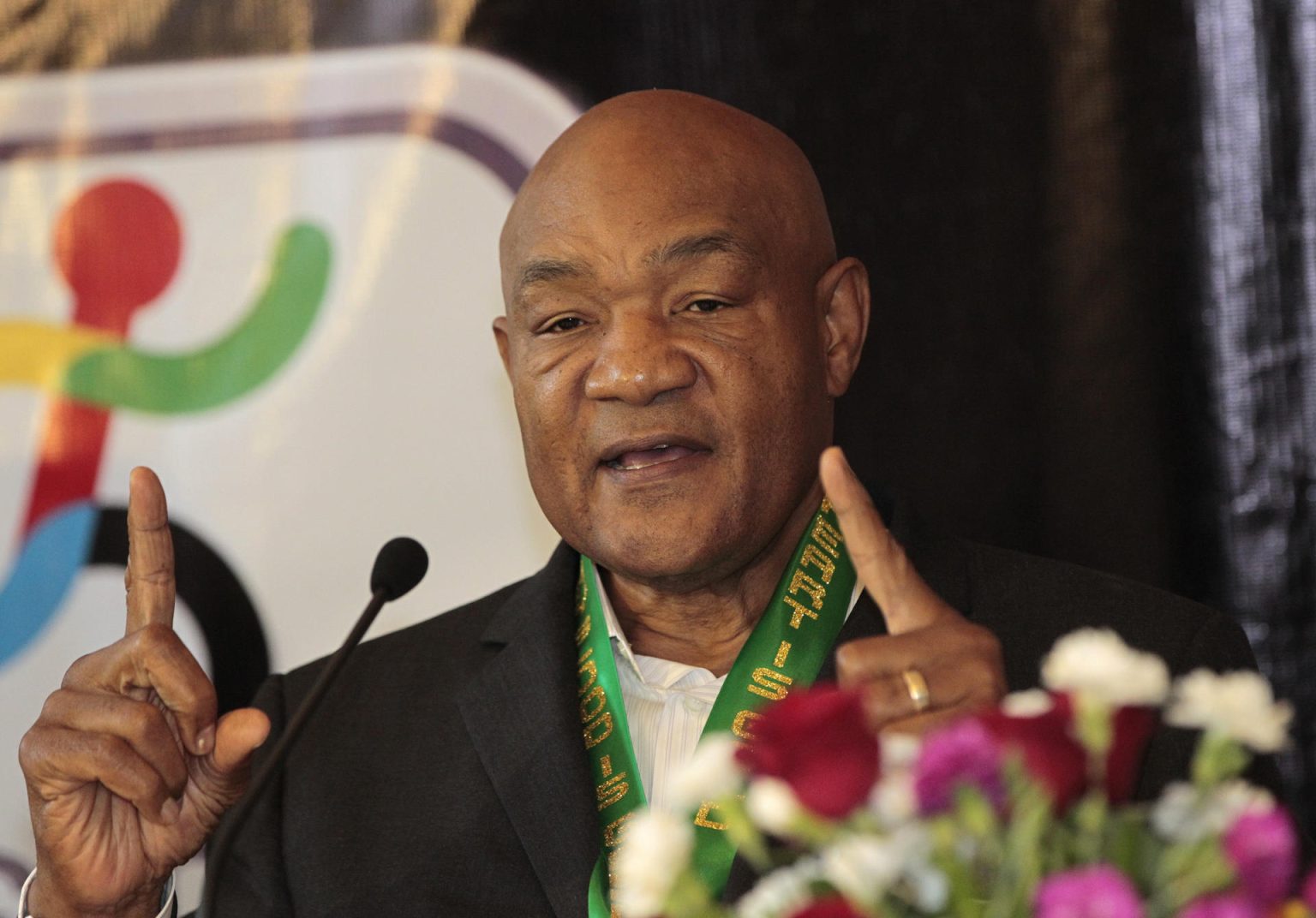 Fotografía de archivo del 23 de octubre de 2018 del boxeador estadounidense George Foreman, hablando durante una rueda de prensa en Ciudad de México (México). EFE/ Mario Guzmán