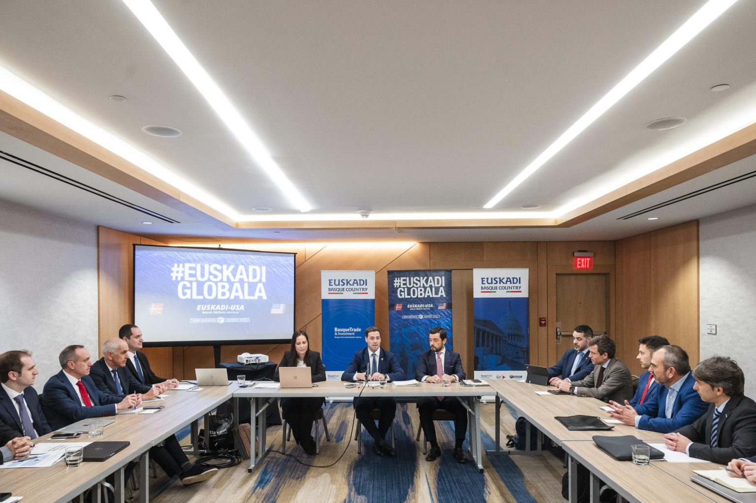 El lehendakari, Imanol Pradales, se encuentra desde ayer en Washington en su primer viaje oficial a Estados Unidos y este martes se ha reunido con empresas del sector aerospacial y con representantes de Basque Trade & Investment (BTI), sector estratégico en el que Euskadi quiere fortalecer su peso. EFE/Irekia ***SOLO USO EDITORIAL/SOLO DISPONIBLE PARA ILUSTRAR LA NOTICIA QUE ACOMPAÑA (CRÉDITO OBLIGATORIO)***