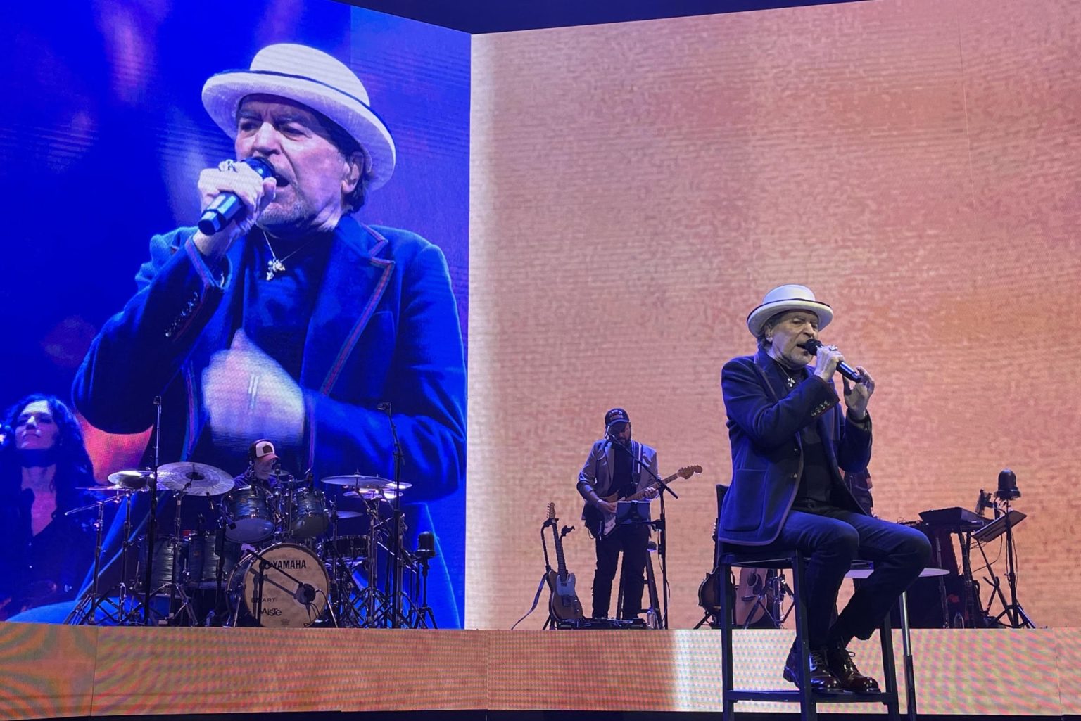 El cantante Joaquín Sabina se presenta en concierto este martes, en Coca-Cola Music Hall, en San Juan (Puerto Rico). EFE/ Esther Alaejos