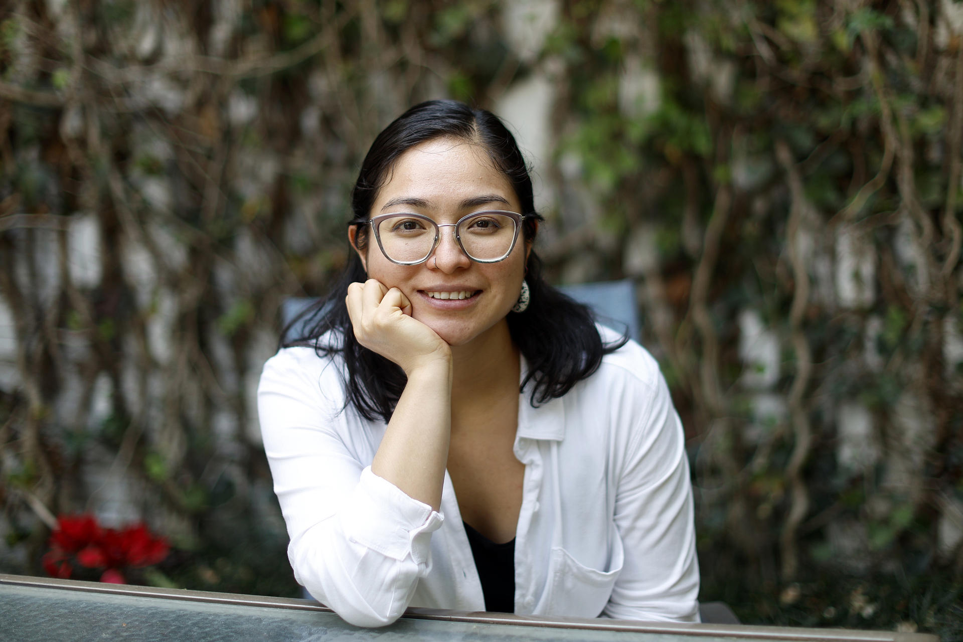 Fotografía del 9 de marzo de 2025, de la integrante de Católicas por el Derecho a Decidir, Valeria Vázquez, posando durante una entrevista con EFE en Ciudad de México (México). EFE/ Sáshenka Gutiérrez
