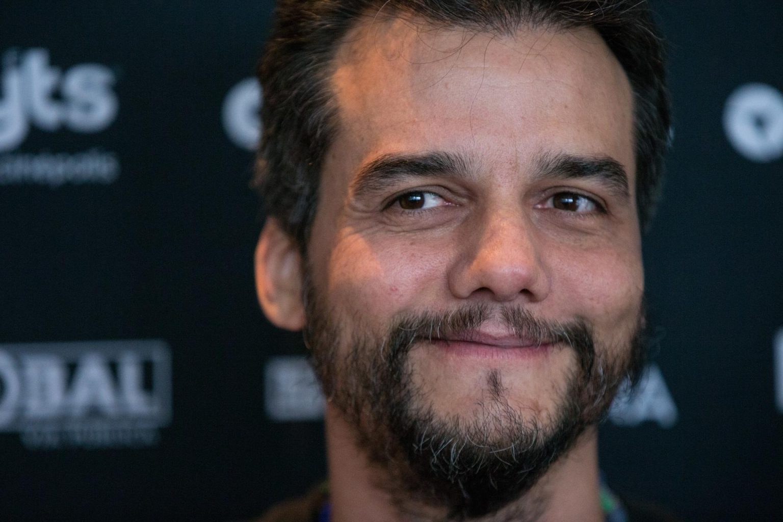 Fotografía de archivo del 19 de agosto de 2019 del actor y director brasileño Wagner Moura durante una rueda de prensa en Santiago (Chile). EFE/ Alberto Valdés