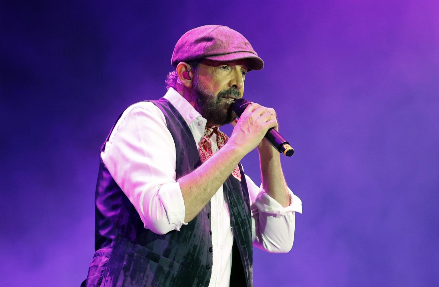 Fotografía de archivo del cantante Juan Luis Guerra durante su participación en el Festival Cordillera en Bogotá (Colombia). EFE/ Mauricio Dueñas Castañeda