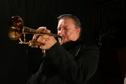 Fotografía cedida por el Adrienne Arsht Center donde aparece el legendario trompetista cubano de jazz Arturo Sandoval, quien se presentará el próximo 11 de abril en Miami en un concierto que recorre el legado musical de uno de los artistas más influyentes del jazz contemporáneo, según informó este martes el Adrienne Arsht Center. EFE/Adrienne Arsht Center /SOLO USO EDITORIAL /NO VENTAS /SOLO DISPONIBLE PARA ILUSTRAR LA NOTICIA QUE ACOMPAÑA /CRÉDITO OBLIGATORIO