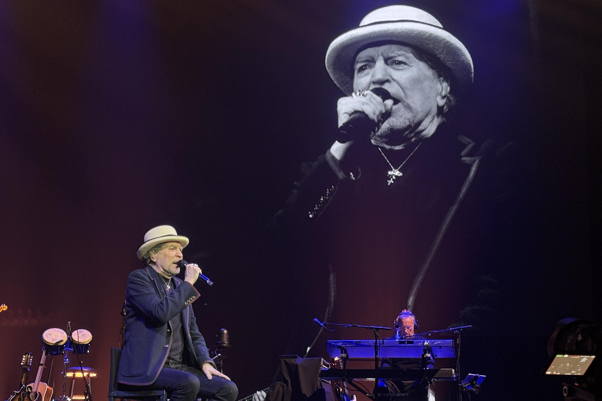 El cantante Joaquín Sabina se presenta en concierto este martes, en Coca-Cola Music Hall, en San Juan (Puerto Rico). EFE/ Esther Alaejos
