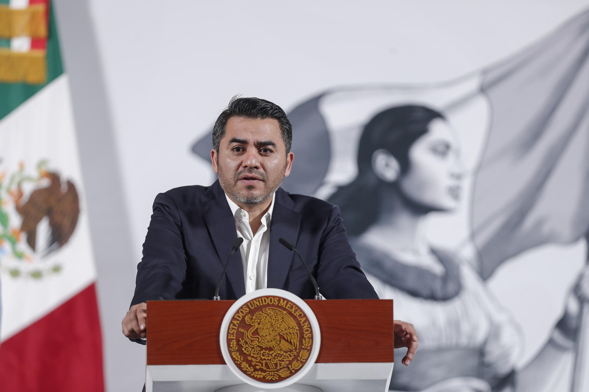 El director general de la Comisión Nacional del Agua (Conagua), Efraín Morales López, habla durante una rueda de prensa, este miércoles en el Palacio Nacional de la Ciudad de México (México). EFE/ Isaac Esquivel
