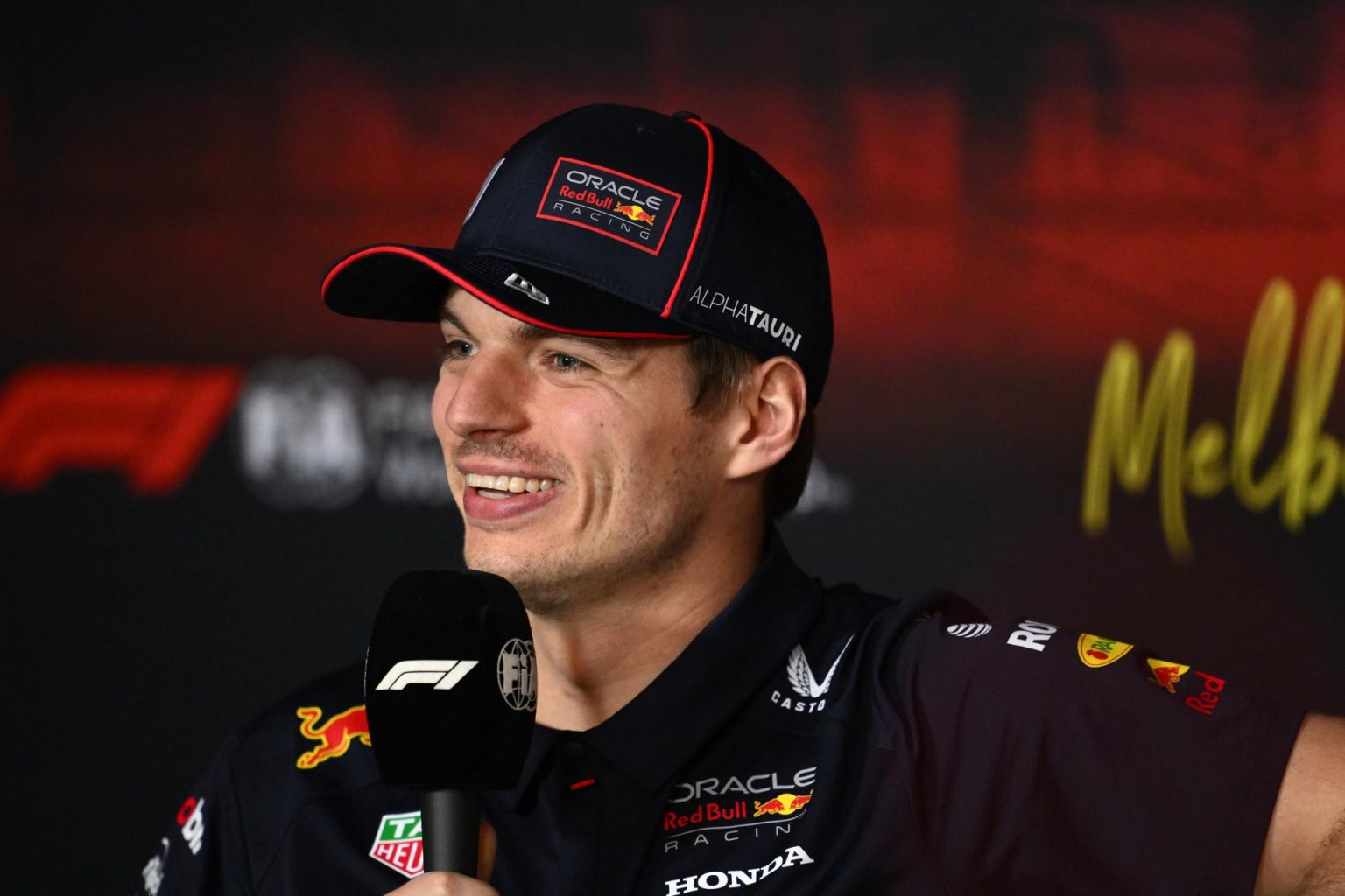 El campeón mundial de Fórmula Uno, Max Verstappen, de Red Bull Racing , habló este jueves con periodistas en Melboune en la antesala del Gran Premio de Australia, en el Circuito Albert Park.EFE/EPA/JOEL CARRETT