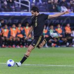 El futbolista mexicano Raúl Jiménez durante la semifinal de la Liga de Naciones CONCACAF disputada por México y Canadá en el estadio SoFi en Inglewood, California (EE.UU.). EFE/ Javier Rojas