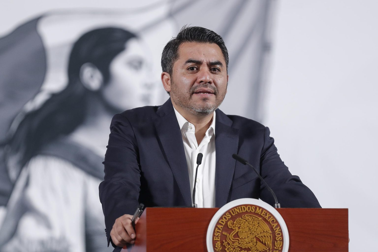 El director general de la Comisión Nacional del Agua (Conagua), Efraín Morales López, habla durante una rueda de prensa, este miércoles en el Palacio Nacional de la Ciudad de México (México). EFE/ Isaac Esquivel