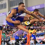 Grant Holloway , en la final de 60 metros con vallas de los Mundiales de Atletismo en psta cbierta de Nanjing, China. EFE/EPA/ANDRÉS MARTÍNEZ CASARES