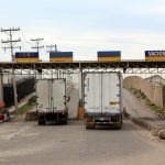 Imagen de archivo de la garita de Otay Mesa, en la frontera entre Tijuana (México) y San Diego (Estados Unidos) en donde pasan transportistas. EFE/Eduardo Santana