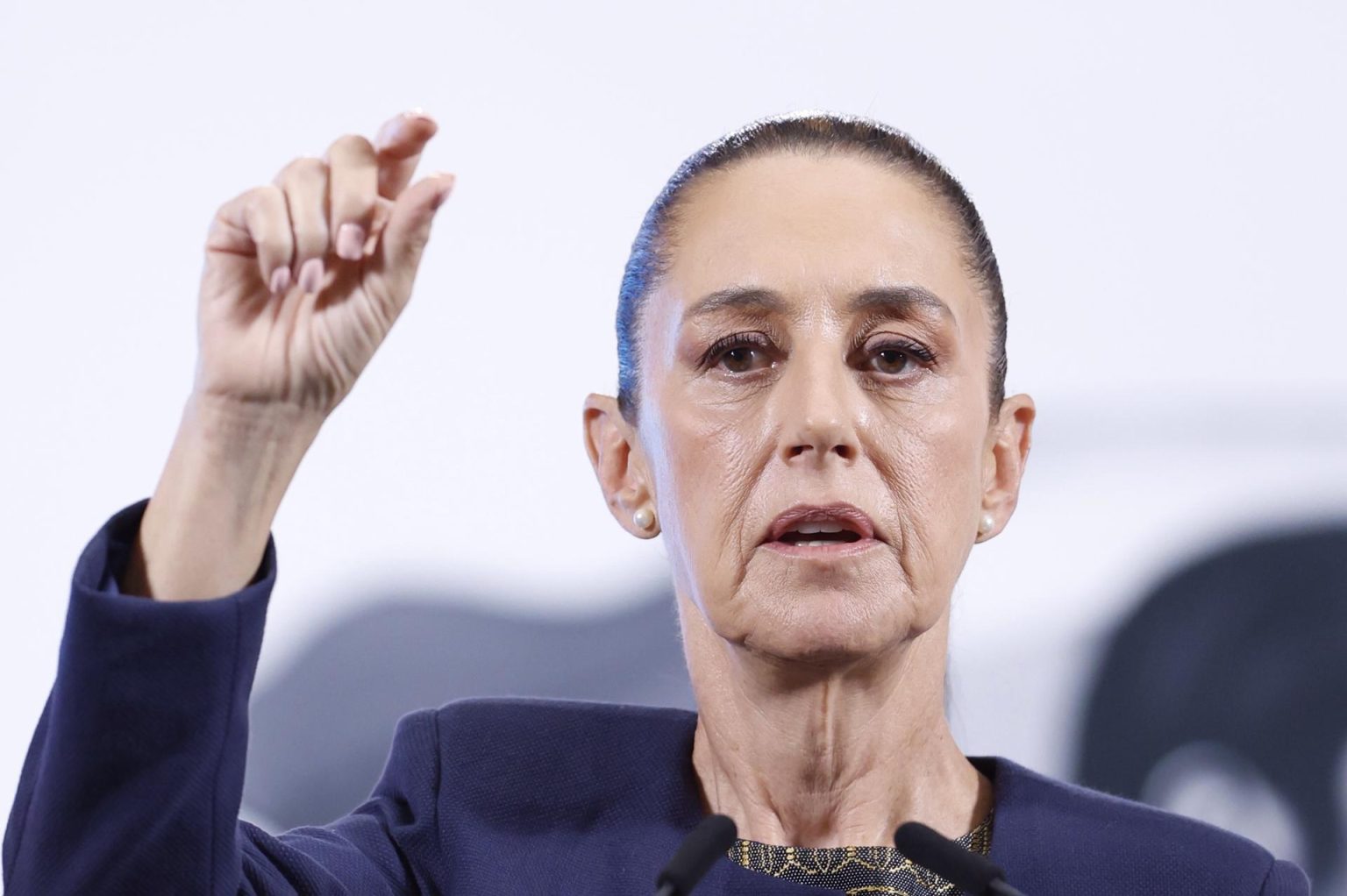 La presidenta de México, Claudia Sheinbaum habla este martes durante su conferencia matutina en Palacio Nacional de la Ciudad de México (México). EFE/Sáshenka Gutiérrez