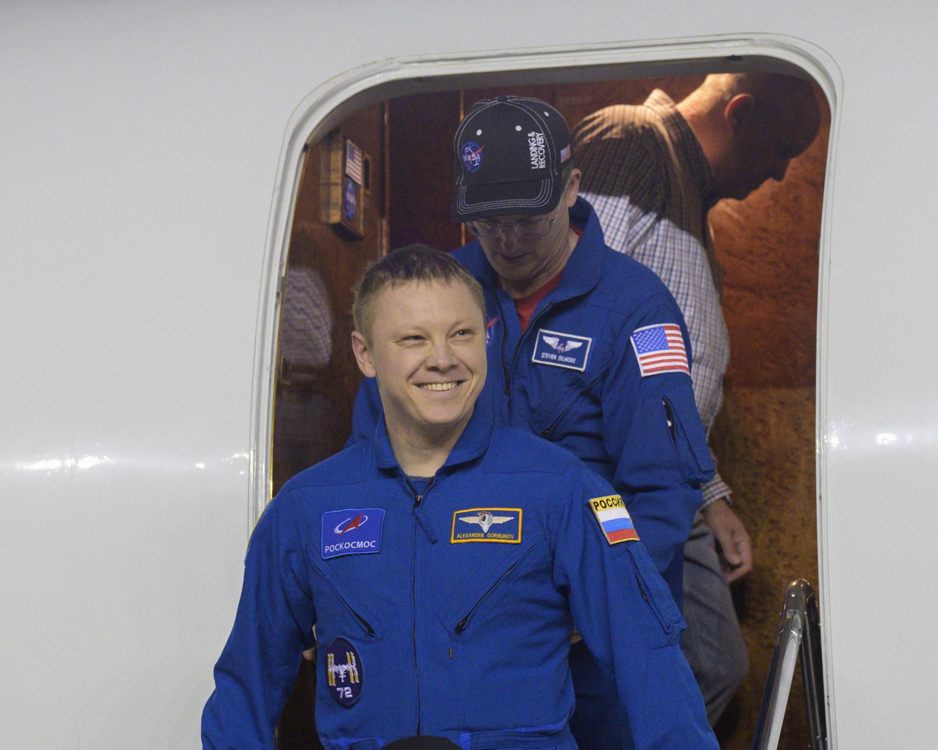 Fotografía cedida por el Centro Espacial Johnson de la NASA donde aparece el cosmonauta de Roscosmos Aleksandr Gorbunov sonriendo a su llegada a las instalaciones del Campo Ellington del Centro en Houston, este martes en Texas (Estados Unidos). EFE/Centro Espacial Johnson de la NASA /SOLO USO EDITORIAL /NO VENTAS /SOLO DISPONIBLE PARA ILUSTRAR LA NOTICIA QUE ACOMPAÑA /CRÉDITO OBLIGATORIO
