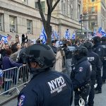 Imagen de archivo de personas que se manifiestan a favor de Israel a las afueras de la Universidad de Columbia, en Nueva York (Estados Unidos). EFE/ Javier Otazu