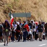 Migrantes caminan en caravana hacia Estados Unidos desde la ciudad de Escuintla (México). Imagen de archivo. EFE/Juan Manuel Blanco