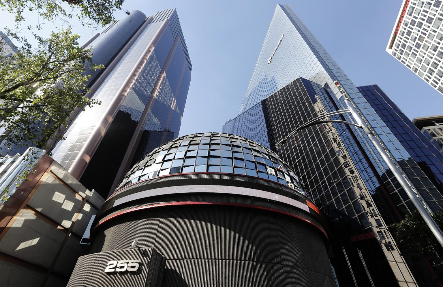 Fotografía del edificio de la Bolsa Mexicana de Valores en Ciudad de México (México). Imagen de archivo. EFE/ Mario Guzmán