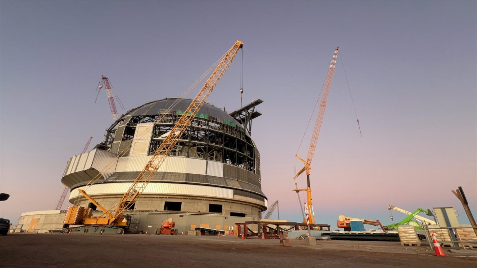 Fotografía de archivo del 26 de enero de 2025 de la construcción del telescopio "Extremely Large Telescope (ELT)", en el desierto de Atacama (Chile). EFE/ Rodrigo Saez