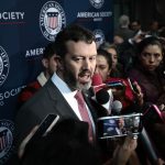 Imagen de archivo del presidente de la American Society of México, Larry Rubin, hablando durante un evento en Ciudad de México (México). EFE/ José Méndez