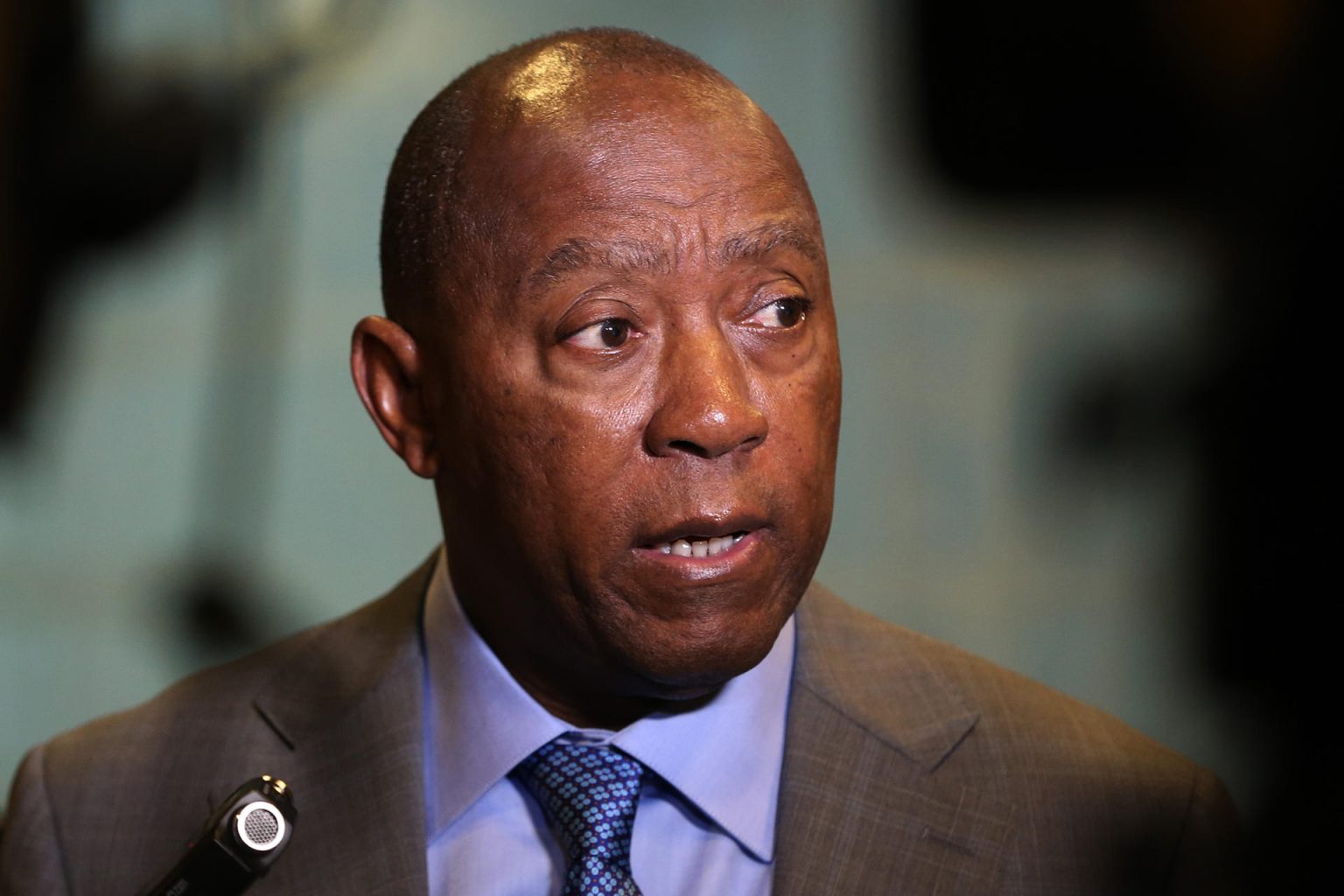 Fotografía de archivo del 26 de septiembre de 2016 del alcalde de Houston, Sylvester Turner, en La Habana (Cuba). EFE/ Alejandro Ernesto