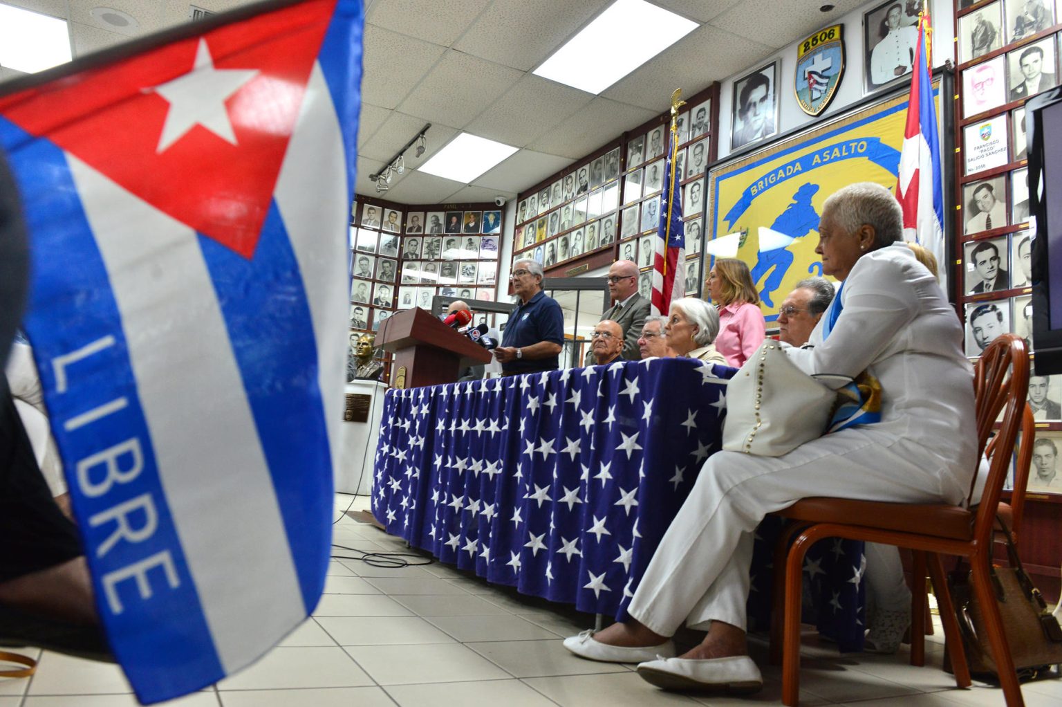 Imagen de archivo de integrantes de organizaciones del exilio cubano, en el barrio de la Pequeña Habana, en Miami (EE.UU.). EFE/GIORGIO VIERA