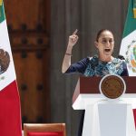 La presidenta de México, Claudia Sheinbaum, habla en una asamblea pública este domingo, en el Zócalo de la Ciudad de México (México). EFE/Mario Guzmán