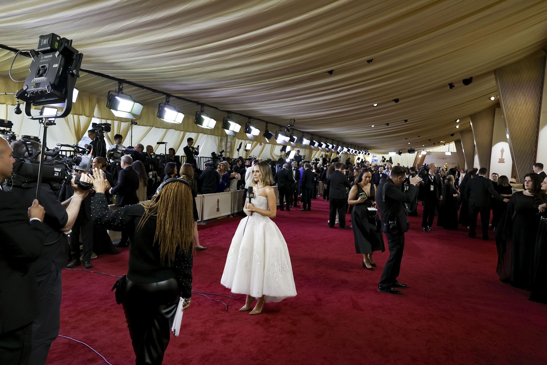 Actividad en la alfombra roja antes del inicio de la 97a ceremonia anual de los Premios de la Academia en el Dolby Theatre en el barrio de Hollywood de Los Ángeles, California, EE.UU. 02 de marzo de 2025. EFE/EPA/CAROLINE BREHMAN
