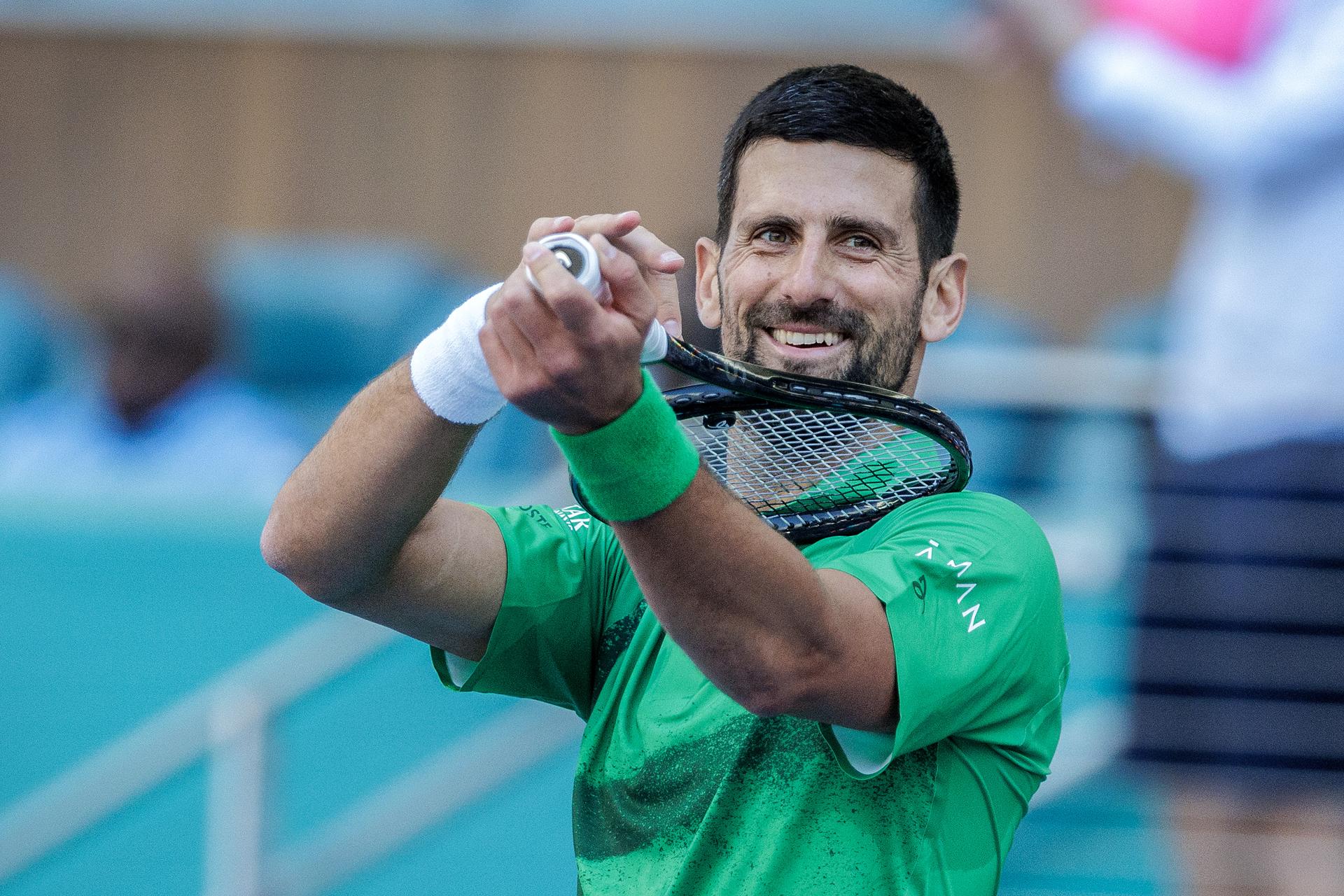 El serbio Novak Djokovic regresó al Abierto de Miami tras seis años de ausencia con una victoria sobre el australiano Rinky Hijikata. EFE/EPA/CRISTOBAL HERRERA-ULASHKEVICH
