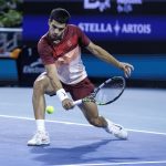 Carlos Alcaraz, en un momneto de su partido contra el belga David Goffin, en el Abierto de Miami. EFE/EPA/CRISTOBAL HERRERA-ULASHKEVICH