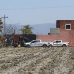 Integrantes de la fiscalía estatal resguardan el Rancho Izaguirre, donde el pasado 5 de marzo de 2025 el colectivo Guerreros Buscadores, localizaron un crematorio clandestino en el municipio de Teuchitlán, Jalisco (México). Imagen de archivo. EFE/ Francisco Guasco