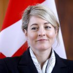 Fotografía de archivo del 2 de diciembre de 2025 de la ministra canadiense de Asuntos Exteriores, Melanie Joly, durante una rueda de prensa en Riga (Letonia). EFE/ EPA/ TOMS KALNINS