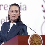 La presidenta de México, Claudia Sheinbaum, habla este lunes durante su conferencia mañanera en Palacio Nacional de la Ciudad de México (México). EFE/Mario Guzmán