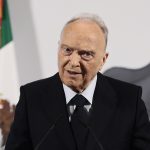 El Fiscal General de la República, Alejandro Gertz Manero, habla durante una rueda de prensa este martes, en el Palacio Nacional en Ciudad de México (México). EFE/ José Méndez