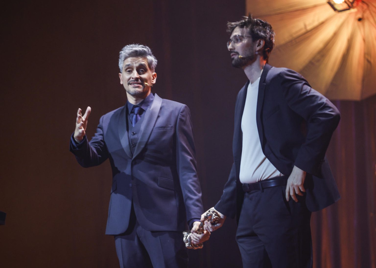 Los directores Marcel Barrena (i) y Dani de la Orden durante la XVII edición de los Premios Gaudí de la Academia del Cine Catalán, en Barcelona. Imagen de archivo. EFE / Quique García.