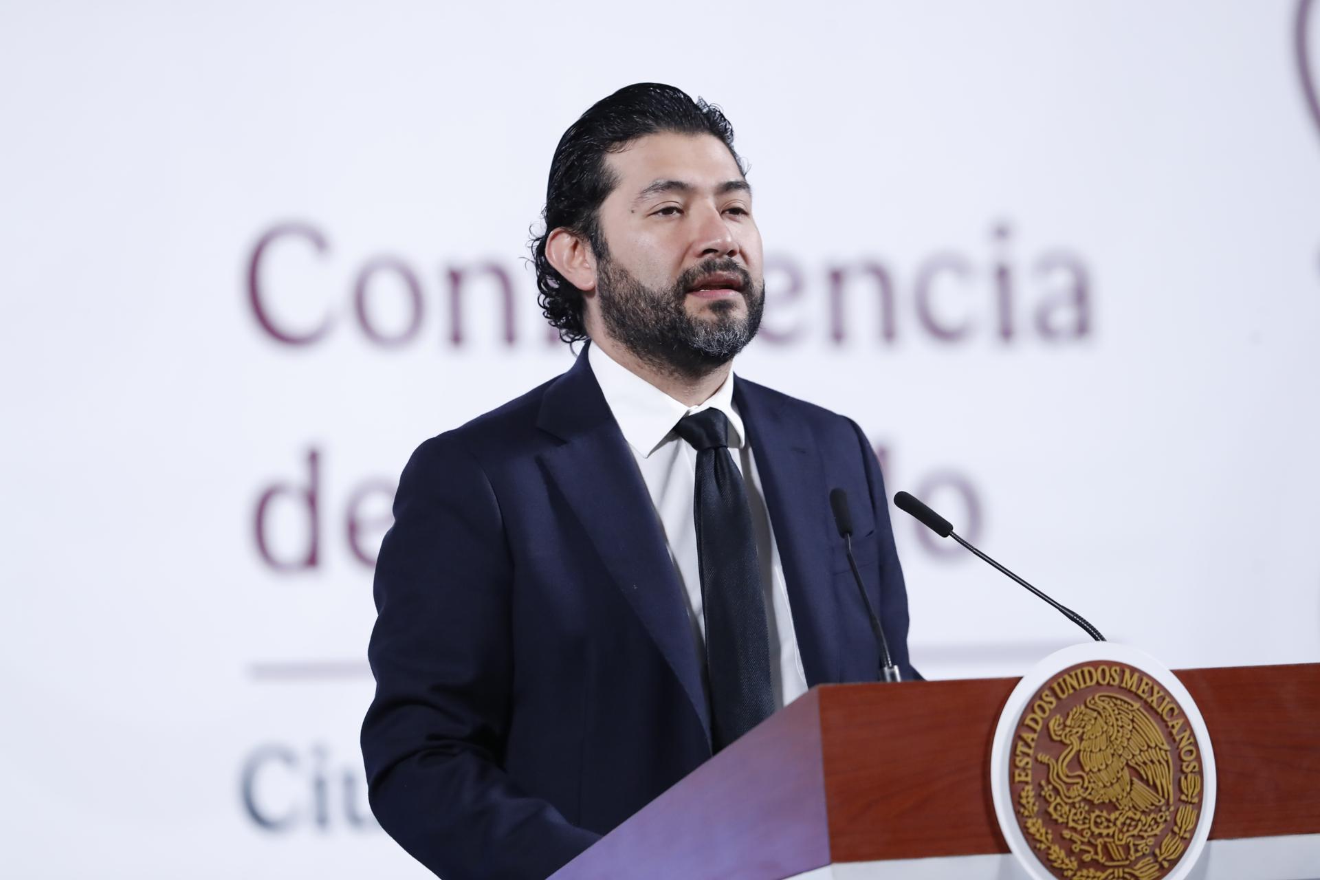 El secretario del Trabajo y Previsión Social, Marath Bolaños, habla durante una rueda de prensa este miércoles, en el Palacio Nacional en Ciudad de México (México). EFE/ Mario Guzmán
