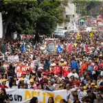 Venezuela exigió información sobre los migrantes que fueron deportados el fin de semana desde EE.UU. a El Salvador, bajo la Ley de Enemigos Extranjeros invocada por el presidente estadounidense, Donald Trump, lo que Caracas denuncia como un "secuestro" basado en una normativa "ilegal" y "violatoria de los derechos humanos". EFE/ Ronald Pena R